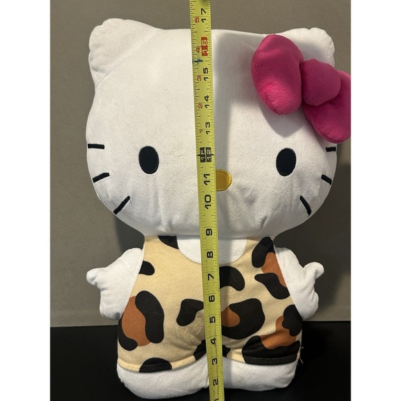 Hello Kitty Plush - Picture 3 of 5